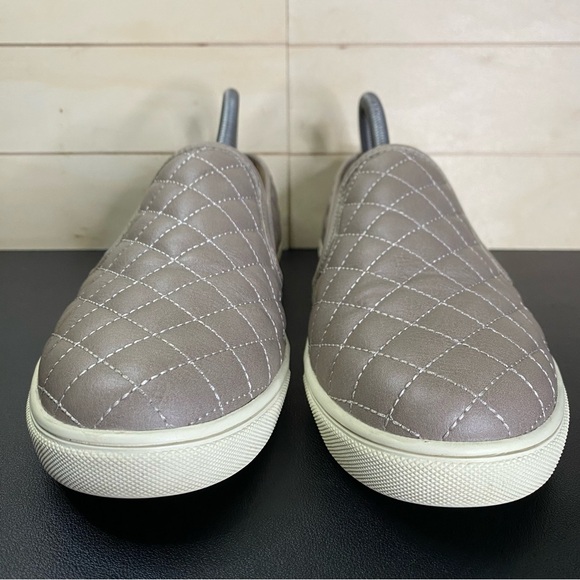 Steve Madden Ecentrcq Quilted Slip-Ons Women's Size 10 B Shoes Taupe - Picture 5 of 11